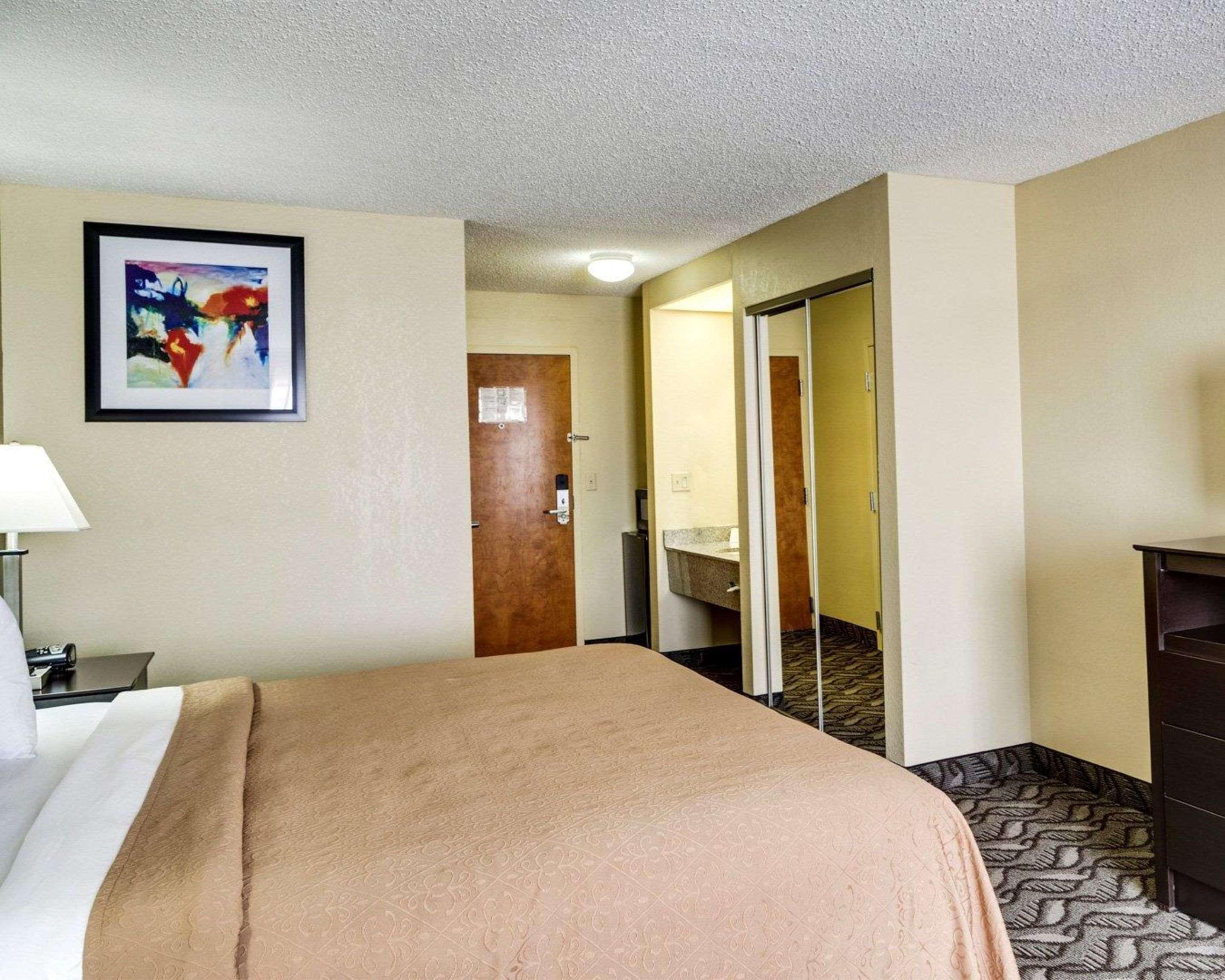 Quality Suites Baton Rouge East - Denham Springs Екстериор снимка
