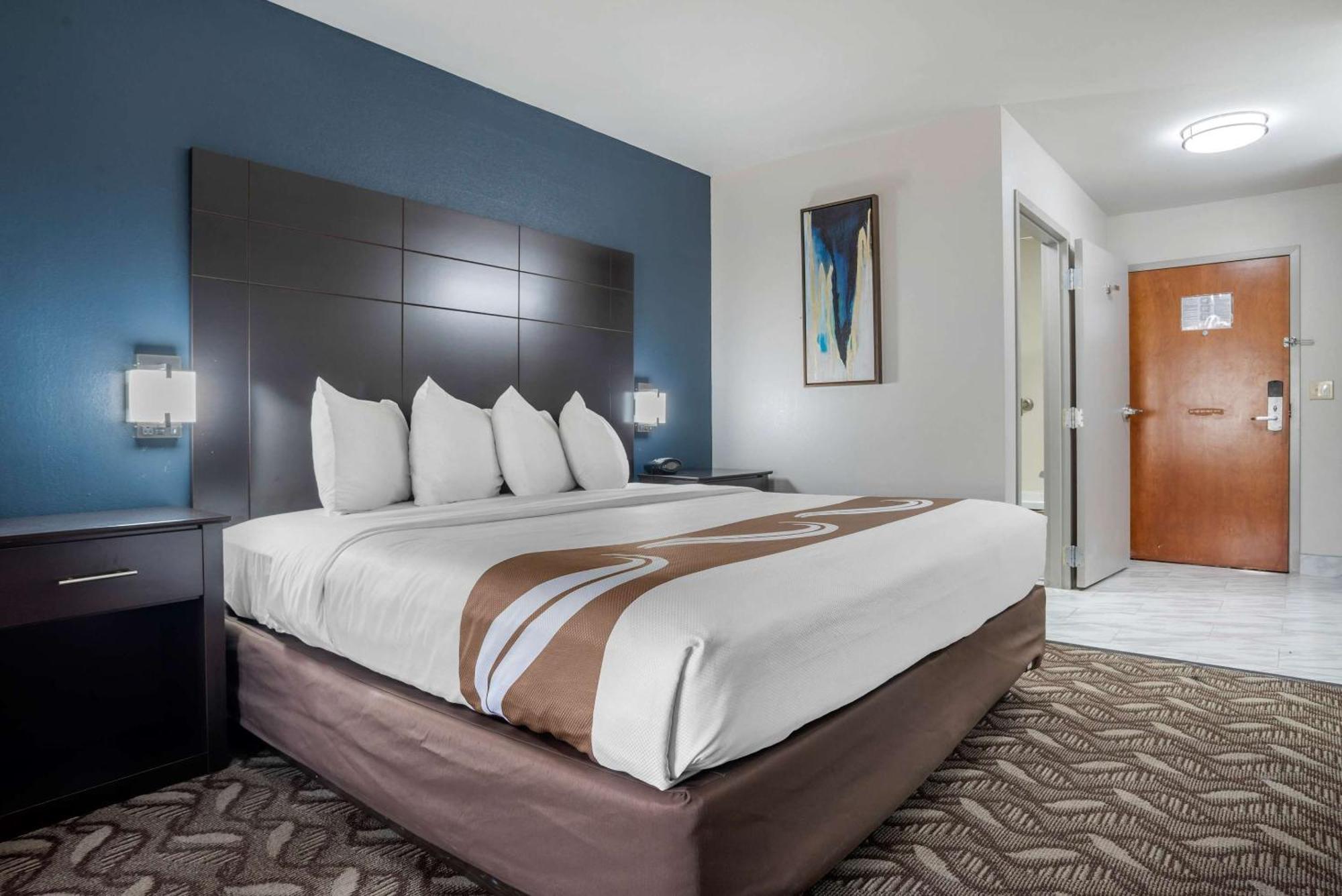 Quality Suites Baton Rouge East - Денъм Спрингс Екстериор снимка