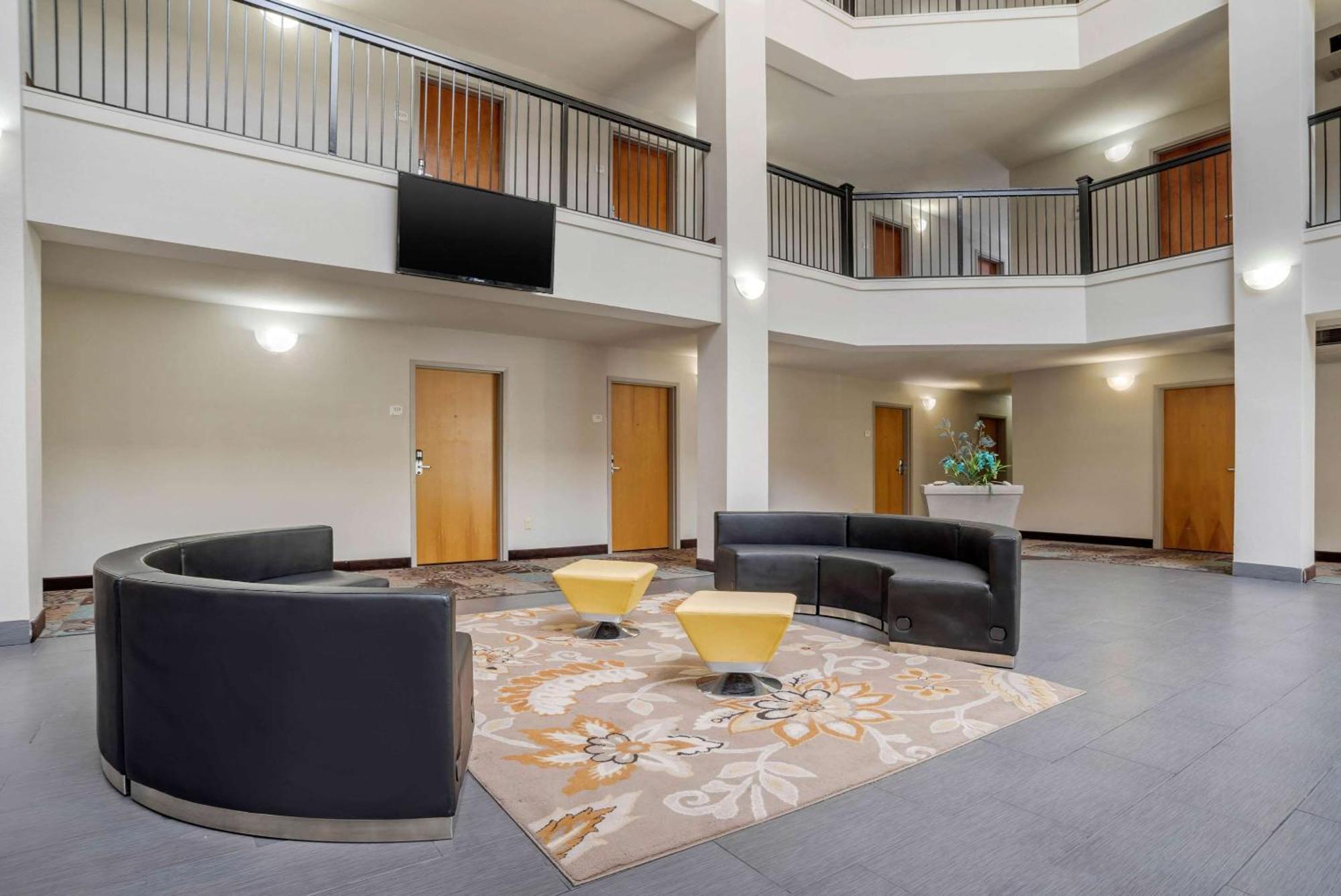 Quality Suites Baton Rouge East - Денъм Спрингс Екстериор снимка